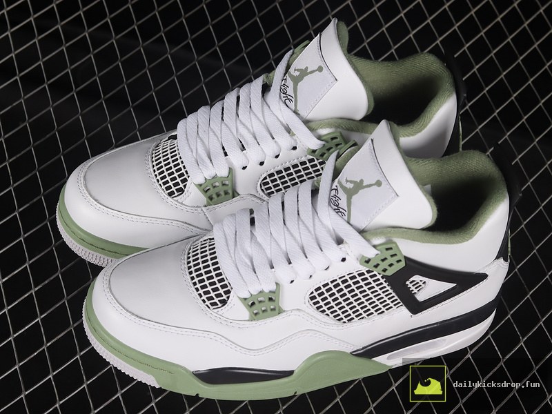 Jordan Air Jordan 4 Retro "Seafoam" White / Seafoam - Dark Ash - Neutral Grey on-foot review