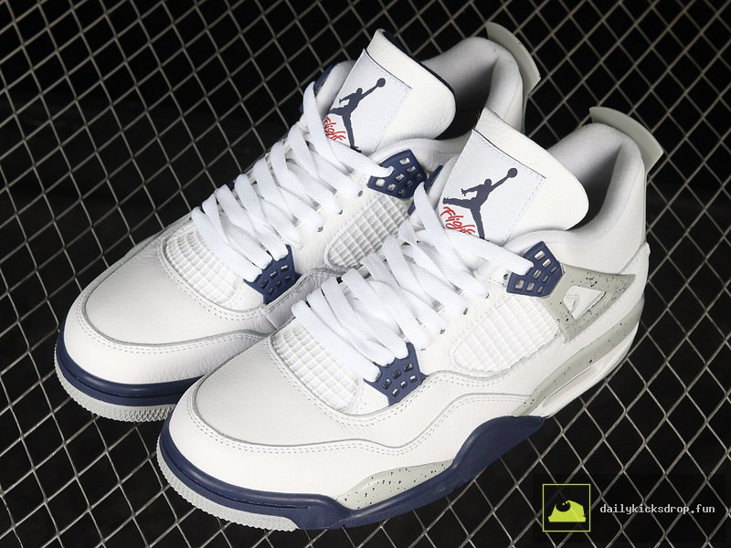 Jordan Air Jordan 4 Retro "Midnight Navy" White / Midnight Navy - Light Smoke Grey on-foot review