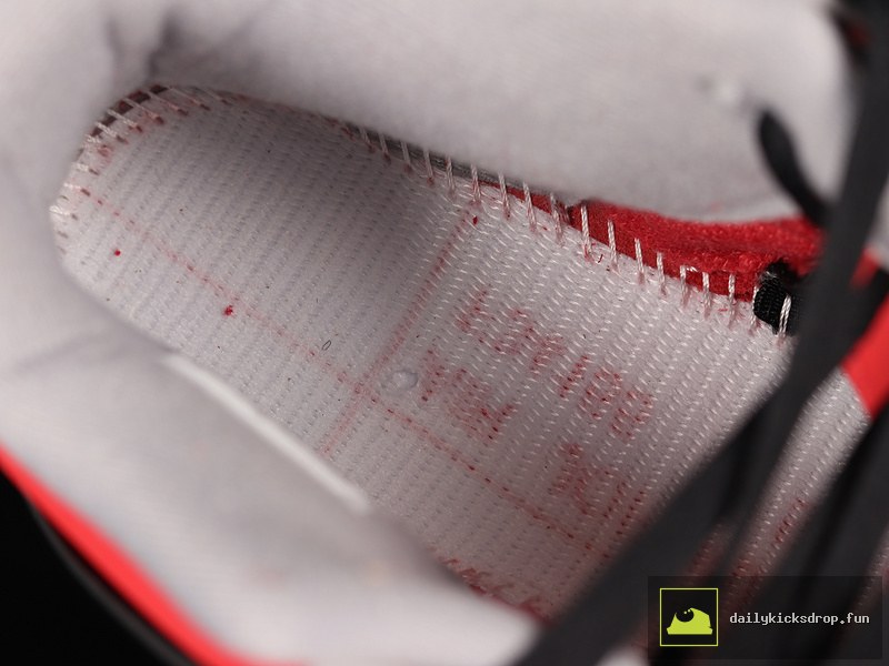 Air Jordan 4 Retro "Toro Bravo" (3)