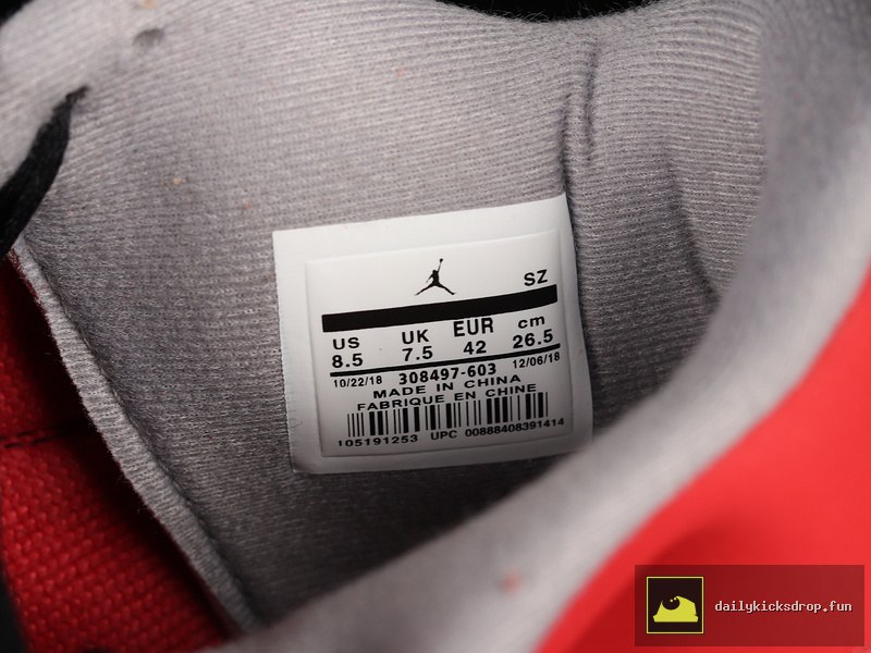 Air Jordan 4 Retro "Toro Bravo" (4)