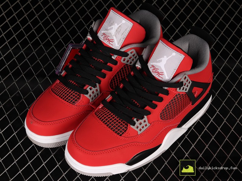 Jordan Air Jordan 4 Retro "Toro Bravo" Fire Red / White - Black - Cement Grey on-foot review