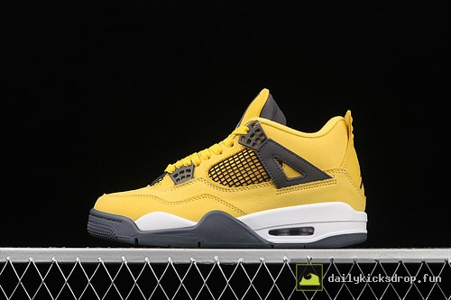 Air Jordan 4 "Lightning"