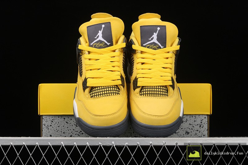 Air Jordan 4 "Lightning" (5)