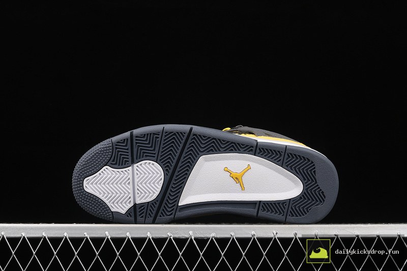 Air Jordan 4 "Lightning" (6)