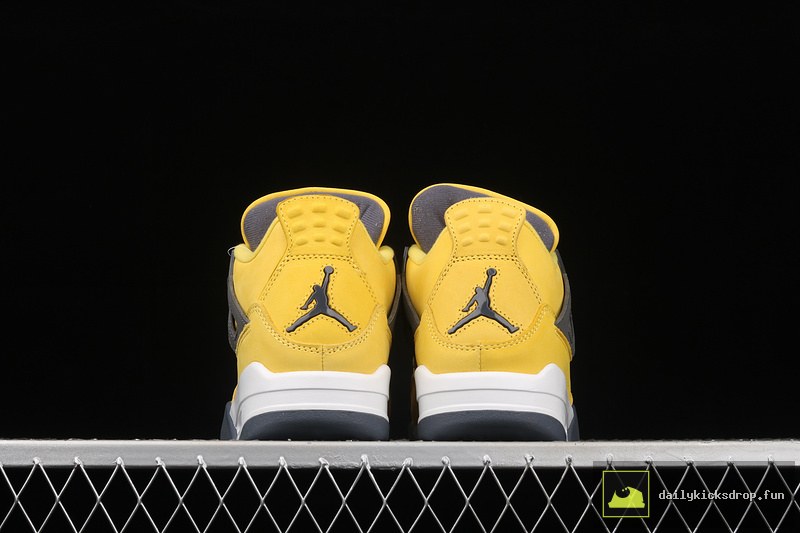 Air Jordan 4 "Lightning" (12)