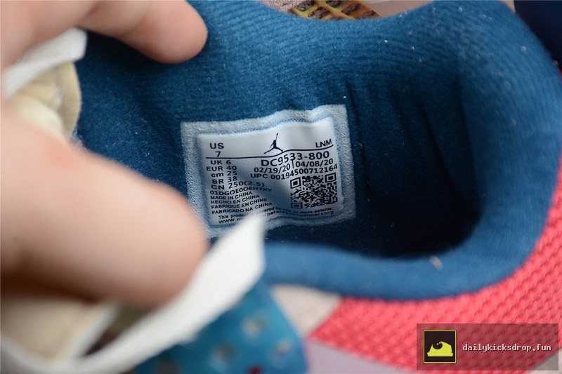 Air Jordan 4 Retro SP x Union LA "Guava Ice" (4)