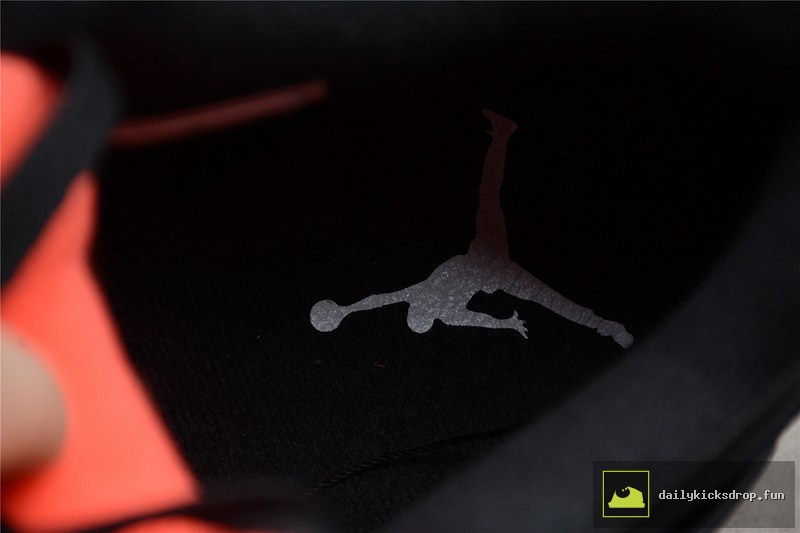 Air Jordan 4 "Red Thunder" (3)