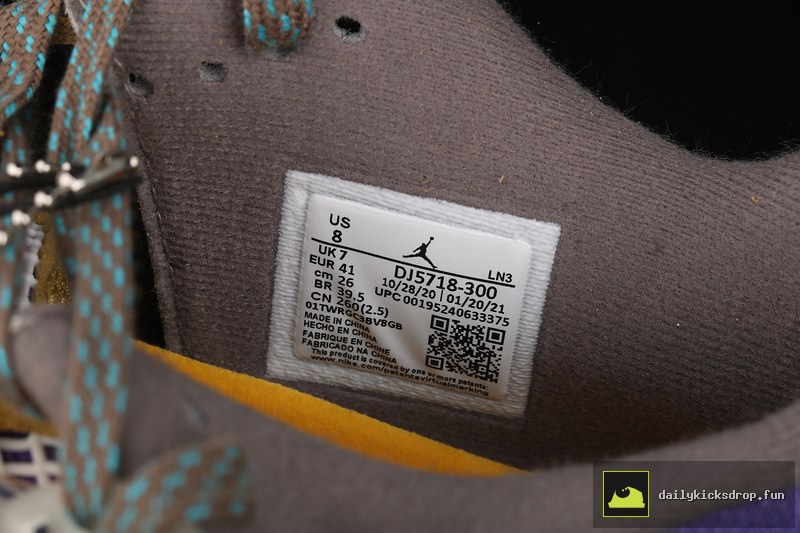 Air Jordan 4 Retro "Desert Moss" (5)