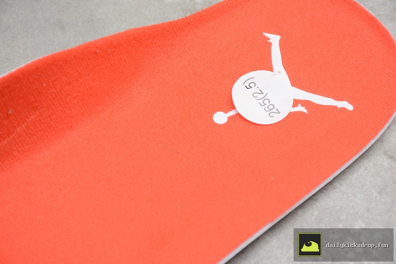 Air Jordan 4 Retro "Metallic Orange" (5)
