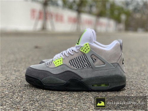 Jordan Air Jordan 4 Retro SE "Neon 95" Black/Neon Green-Dark Grey-White on-foot review
