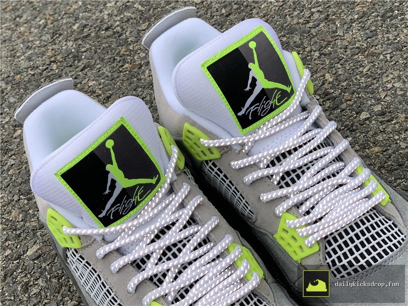 Air Jordan 4 Retro SE "Neon" (2)