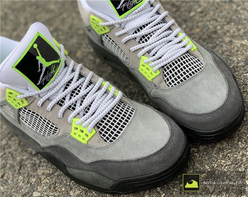 Air Jordan 4 Retro SE "Neon" (3)