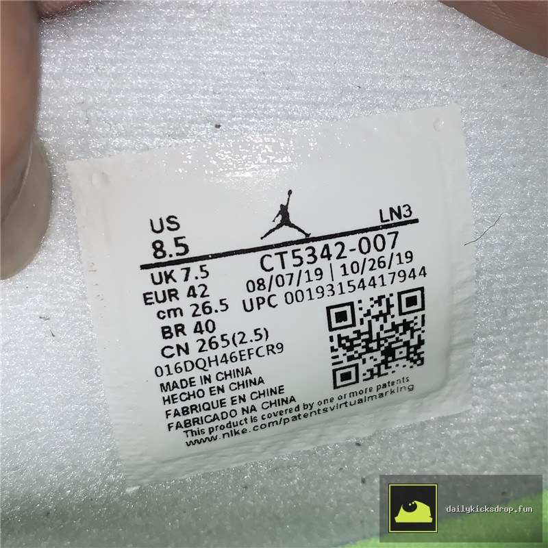Air Jordan 4 Retro SE "Neon" (5)