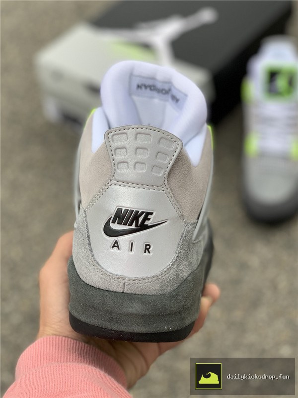 Air Jordan 4 Retro SE "Neon" (9)