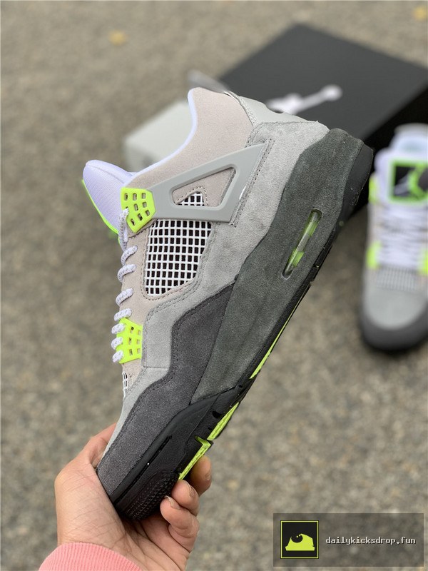 Air Jordan 4 Retro SE "Neon" (10)