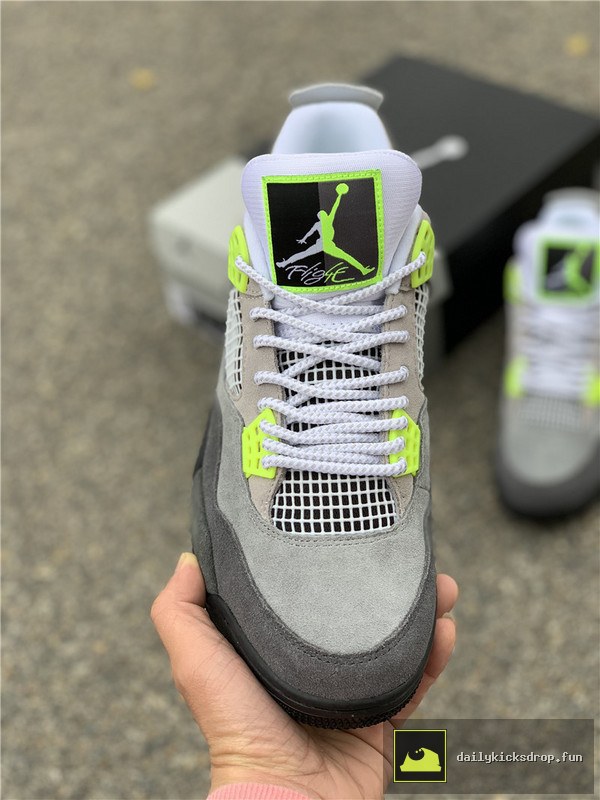 Air Jordan 4 Retro SE "Neon" (11)