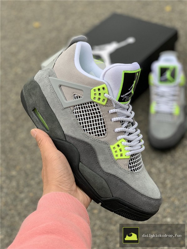 Air Jordan 4 Retro SE "Neon" (12)