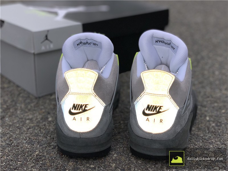 Air Jordan 4 Retro SE "Neon" (16)