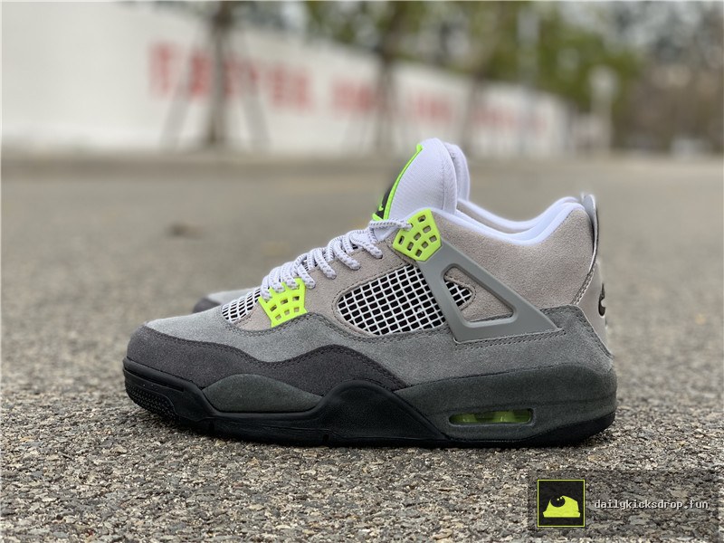 Air Jordan 4 Retro SE "Neon" (25)