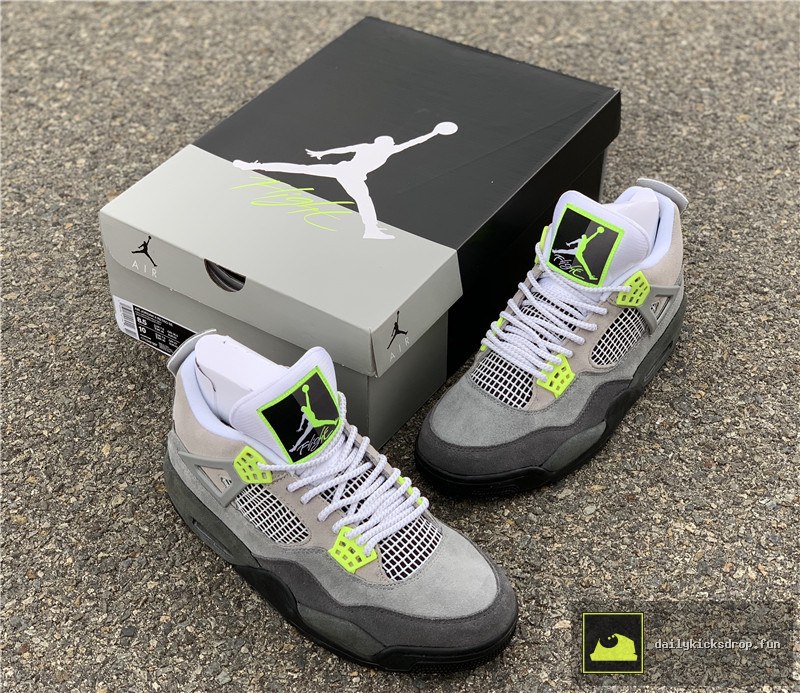 Air Jordan 4 Retro SE "Neon" (26)