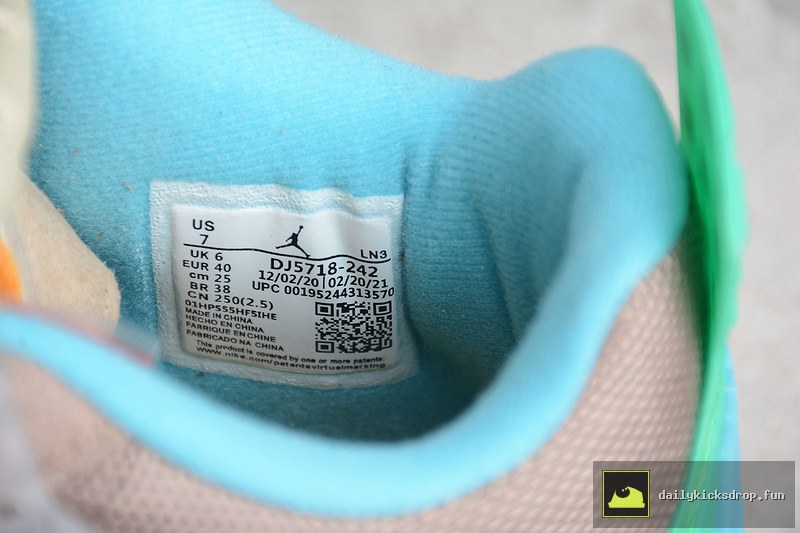 Air Jordan 4 Retro SP x Union LA "Taupe Haze" (4)