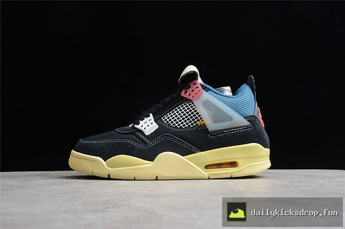 Jordan Air Jordan 4 Retro SP x Union LA "Off Noir" Off Noir / Brigade Blue - Dark Smoke Grey - Light Fusion Red on-foot review